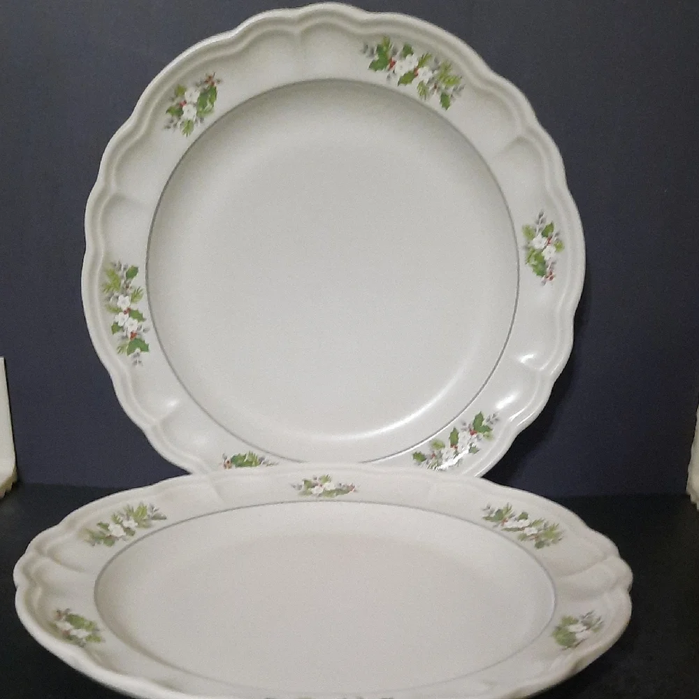 Set of 2 Pfaltzgraff White Dinner Plate with Holly and Red Berry Accents - Picture 13 of 13